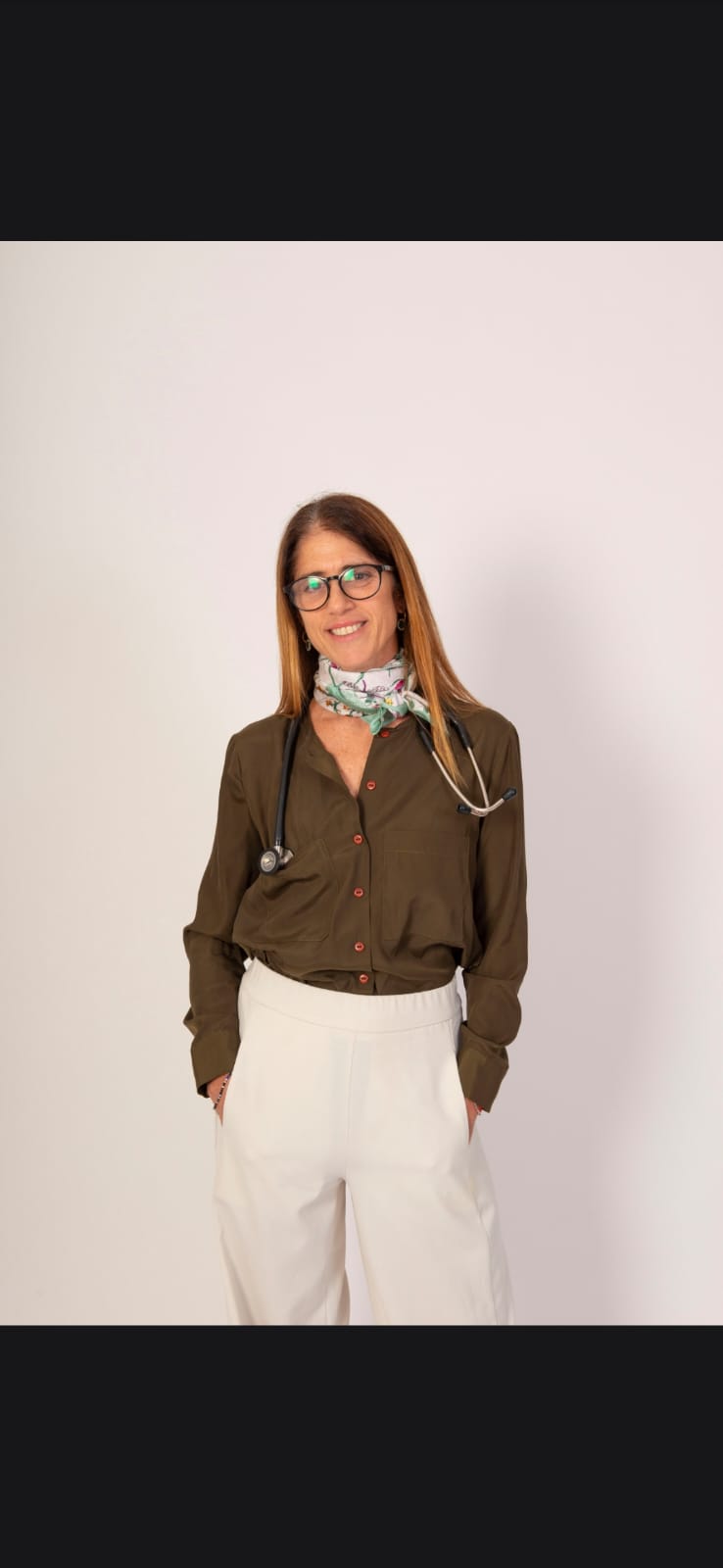 Dra. Catalina durante una consulta médica